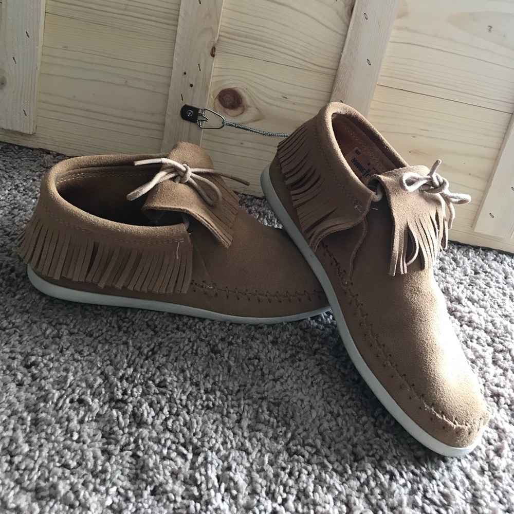 MINNETONKA moccasins size 8